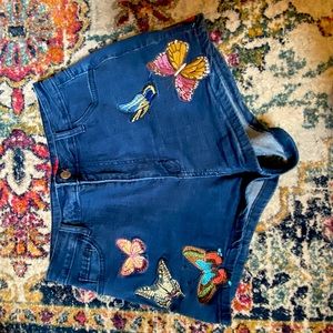 Butterfly patch shorts🦋